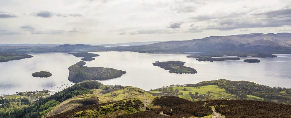 ¿Cuál es el lago más grande de escocia por superficie?